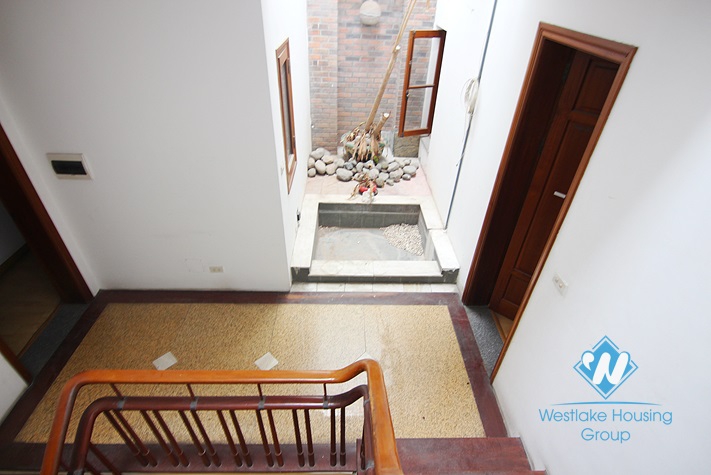 Unfurnished 4 bedrooms house with garage for rent in Xuan Dieu st, Tay Ho area.